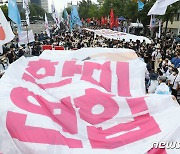 한미 연합 중단 촉구하는 8.15 전국노동자대회 참석자들