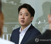 이준석 "대통령과 저 사이 이간질하는 사람 있어"..'윤핵관' 우회적 지목