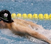 황선우, 접영 100m서도 한국기록 보유자 제치고 1위
