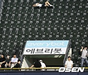 두산 팬,'2-8 아쉬운 패배, 오늘 너무 지루해' [사진]