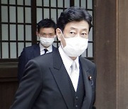 일본 각료, 야스쿠니신사 참배..외교부 "깊은 실망"