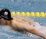 '수영 괴물' 황선우, 주 종목 아닌 접영 100m서 기록 보유자 꺾고 우승