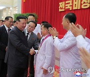 북한, 마스크 의무 해제·시설운영 정상화..'일상회복' 본격화(종합)