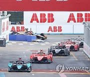 1위로 결승선 통과하는 에반스