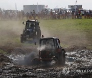 RUSSIA TRACTOR RACE