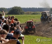 RUSSIA TRACTOR RACE