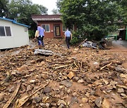기록적 폭우 내린 충남..2명 실종, 도로-농경지 곳곳 침수
