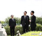 윤 대통령, 한국광복군 출신 독립유공자 묘역 참배