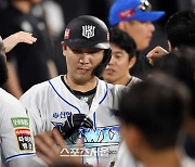 [포토]KT 장성우, 삼성전 동점 홈런으로 시즌 14호포
