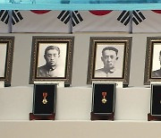 '수유리 광복군' 합동 봉송식..광복 77년 만에 국립묘지 영면