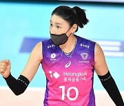 돌아온 '배구 여제' 김연경 흥행 대박.. 입석까지 '완판'