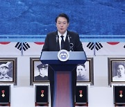 尹, 광복군 선열 합동 봉송식..애국지사 자택 방문