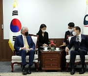 권영세, 美상원 의원 만나 "인도적 대북협력 정치와 무관하게"