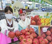 농협유통, '홍로' 햇사과 첫 출하 판매