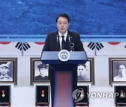 '첫 8·15' 맞는 尹, 광복군 넋 기리고 애국지사 자택 방문(종합)