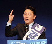 [속보]강훈식 당 대표 후보 사퇴..이재명·박용진 2파전