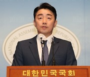 '사퇴' 강훈식 단일화는 거부..승기 굳힌 이재명