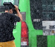 [오늘의 날씨] 경기(15일, 월)..흐리고 곳곳 소나기