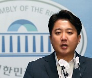[사설] 집권당 대표의 내부 난사, '정치'가 실종된 여당 막장극