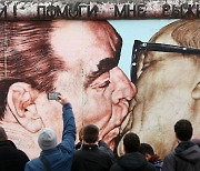베를린 장벽 '형제의 키스' 러시아 화가 별세