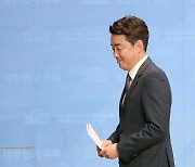강훈식, 단일화 대신 후보 사퇴..이재명 '독주' 가속