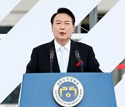 '낮은 지지율 윤 대통령 책임' 46%..'김건희 여사 잘못한다' 61%