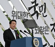 베일 벗은 尹 '담대한 구상'..비핵화 논의-경제협력 동시가동·부분적 제재 면제 검토