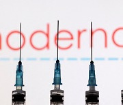 영국, 오미크론 대응 모더나 백신 세계 최초 승인