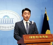 강훈식, 민주당 당대표 후보 사퇴..이재명·박용진 2파전으로