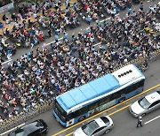[속보] 시청역↔세종대로사거리 차량통제 해제..시위에 교통혼잡 여전