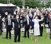 尹 "자유·인권·법치로 세계평화 기여"