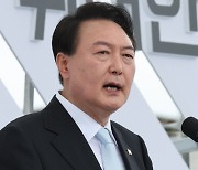 尹 33번 언급한 '자유', "한국 위상 걸맞아" vs "알맹이 없이 공허"