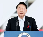 윤 대통령 "북한 비핵화 시, 초기 협상부터 경제 지원 강구"