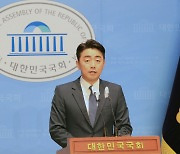 반명단일화 선긋고 중도사퇴한 강훈식..민주 전대 2파전 재편