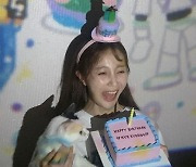 '44세' 안혜경, 생일 케이크 앞 숨길 수 없는 아이 미소 "요즘 이렇게 한다며"