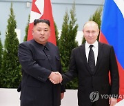 김정은, 푸틴과 광복절 축전 교환.."북러연대 높은단계 올라서"