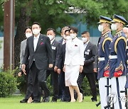 광복절 경축식 입장하는 윤석열 대통령