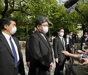 야스쿠니신사 참배한 일본 집권당 간부