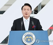 尹대통령 국정지지 28%대..유권자 3분의2 "잘못하고 있다"[KBS·MBC](종합)
