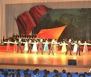 북한, 다양한 공연들로 광복 77주년 경축 분위기 고조