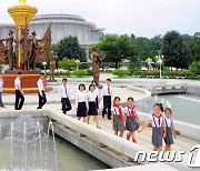 광복 77주년 맞아 금수산태양궁전 참배한 북한 주민들