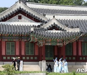 4대 궁궐 소규모 웨딩촬영, 다음 달부터 허가 없이 가능