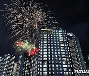 아파트 준공인가 전 불꽃놀이·점등식..광주 북구, 행사 주최 고발