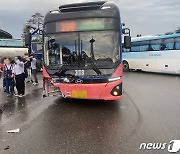 포항서 시내버스-승용차 충돌..승객·운전자 등 4명 부상