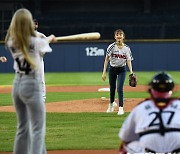 [포토] 스테이씨 시은 '깜찍 시구'