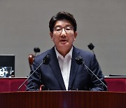 [속보] 與, 권성동 원내대표 '재신임' 결정.."압도적 다수"