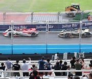 [From the scene] Seoul's first Formula E race leaves much to be desired