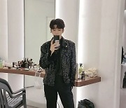 임영웅, 훈훈하고 시크해웅..우월한 비율 자랑 "두근두근"[M+★SNS]