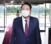 취임 100일 앞둔 尹대통령 지지율 긍정 32.9%
