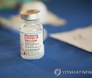 英, 세계 최초 오미크론 백신 승인